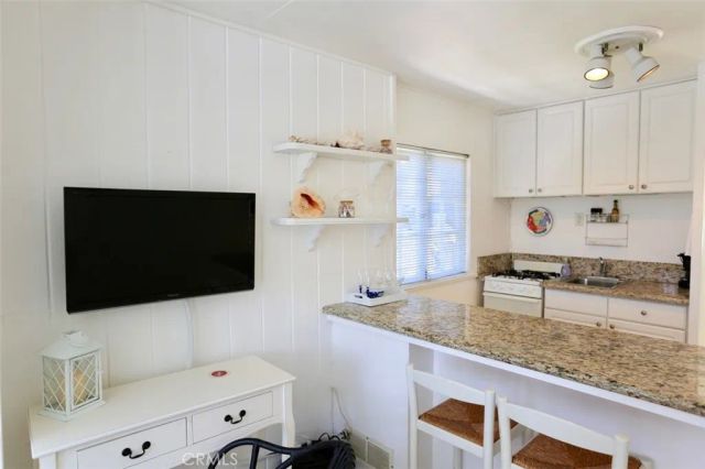460 Saint Anns Drive, Laguna Beach, CA 92651