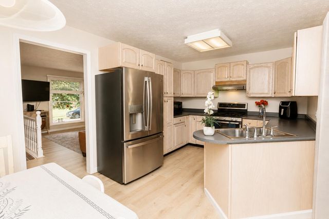 1517 Woodside Drive, Florence, KY 41042