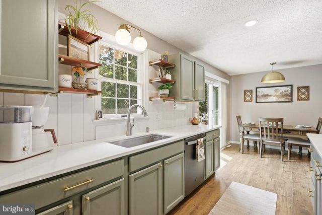 78 LIZZIE MILLS RD, Castleton, VA 22716
