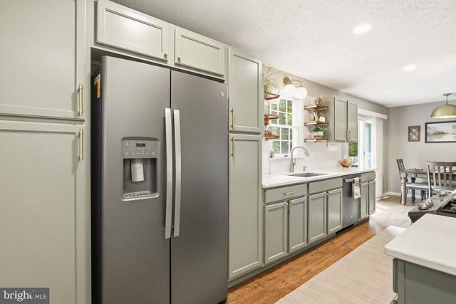 78 LIZZIE MILLS RD, Castleton, VA 22716