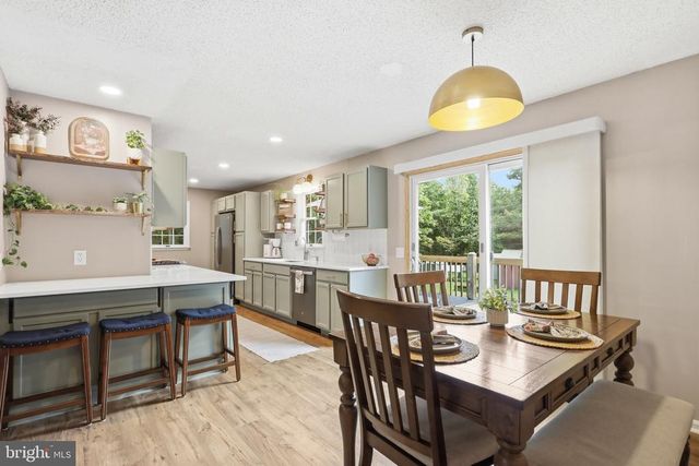 78 LIZZIE MILLS RD, Castleton, VA 22716