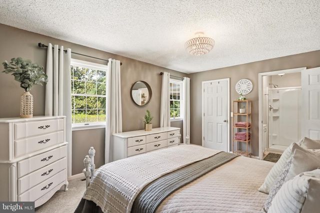 78 LIZZIE MILLS RD, Castleton, VA 22716