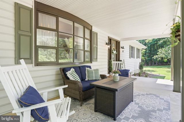 78 LIZZIE MILLS RD, Castleton, VA 22716