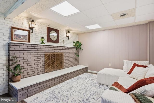 78 LIZZIE MILLS RD, Castleton, VA 22716
