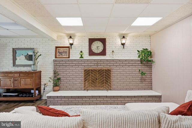 78 LIZZIE MILLS RD, Castleton, VA 22716