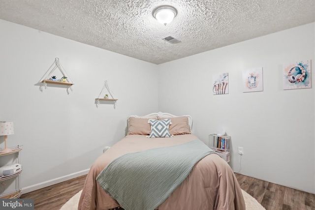 78 LIZZIE MILLS RD, Castleton, VA 22716