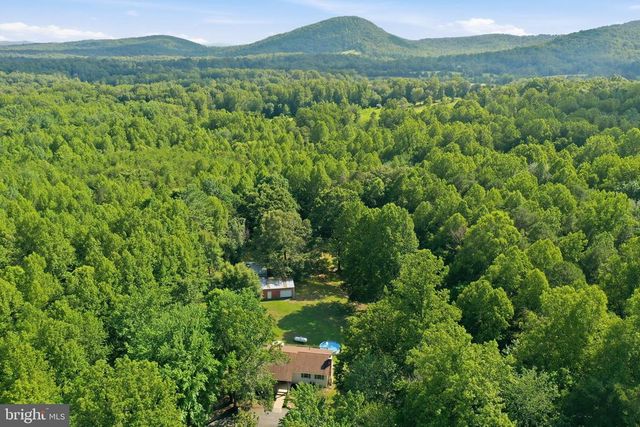 78 LIZZIE MILLS RD, Castleton, VA 22716