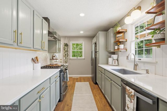 78 LIZZIE MILLS RD, Castleton, VA 22716