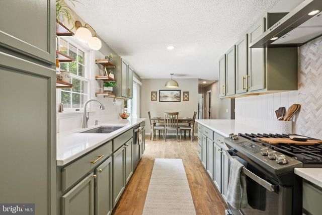78 LIZZIE MILLS RD, Castleton, VA 22716