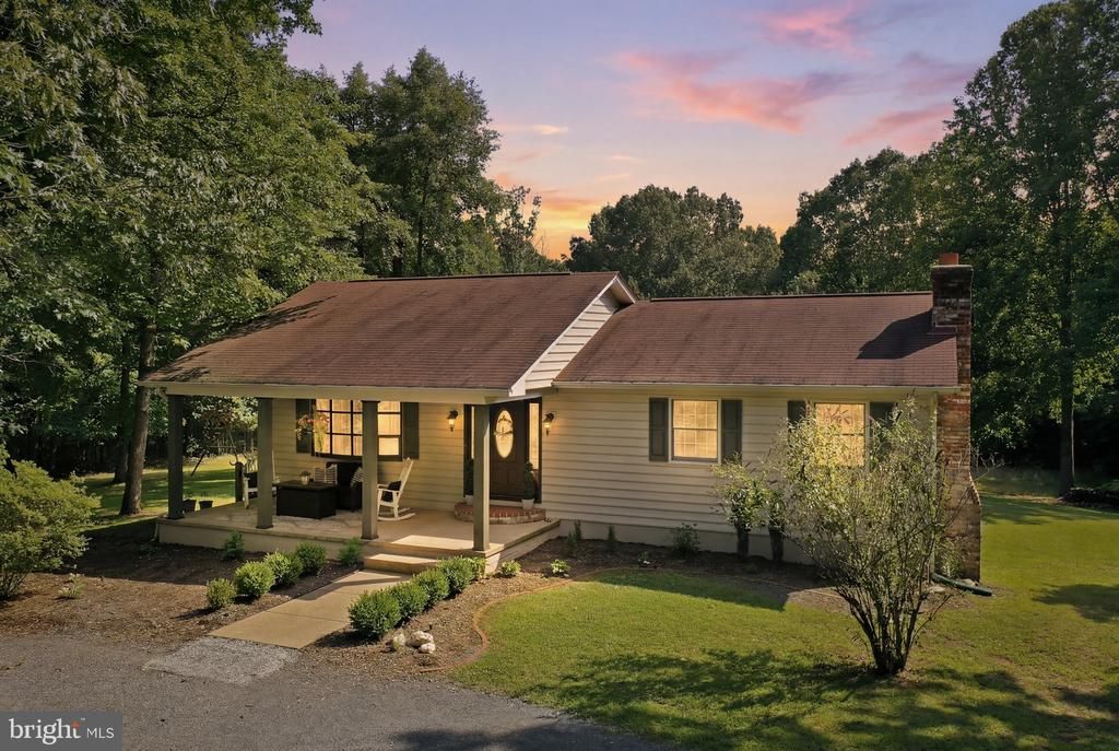 78 LIZZIE MILLS RD, Castleton, VA 22716