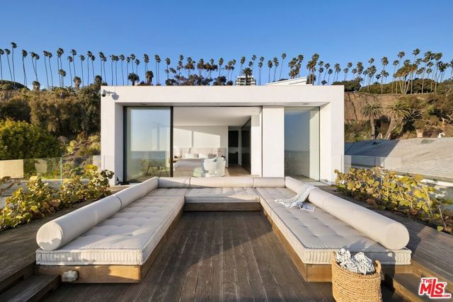 547 Palisades Beach Road, Santa Monica, CA 90402