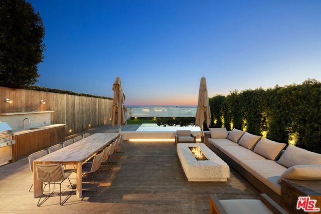 547 Palisades Beach Road, Santa Monica, CA 90402