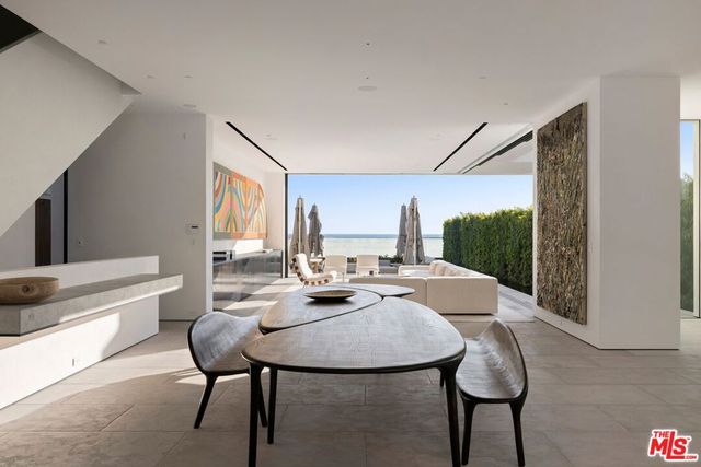 547 Palisades Beach Road, Santa Monica, CA 90402
