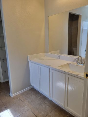 6055 Green Heather Lane, Houston, TX 77085