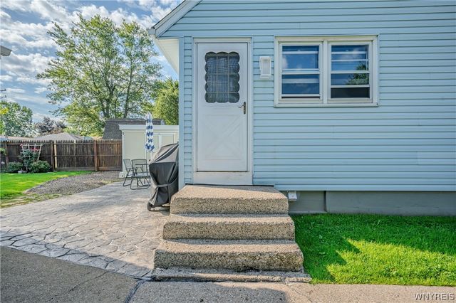 16 Broezel Avenue, Lancaster, NY 14086