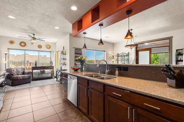 1 Flower Garland, Santa Fe, NM 87508