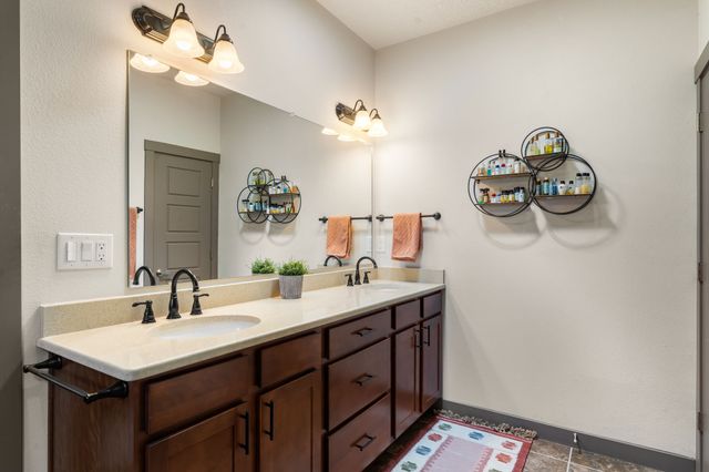 1 Flower Garland, Santa Fe, NM 87508