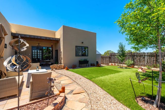 1 Flower Garland, Santa Fe, NM 87508