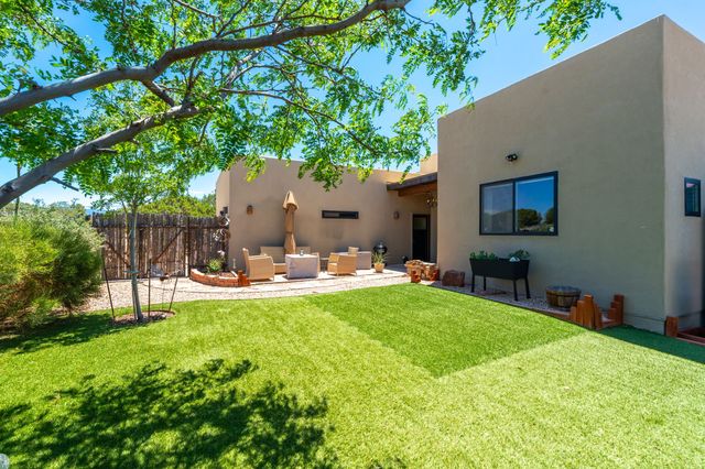 1 Flower Garland, Santa Fe, NM 87508