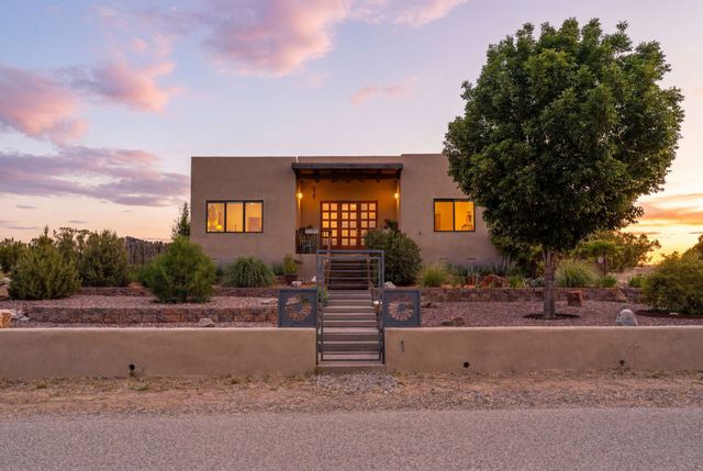 1 Flower Garland, Santa Fe, NM 87508