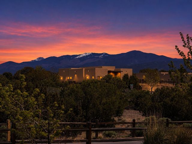 1 Flower Garland, Santa Fe, NM 87508