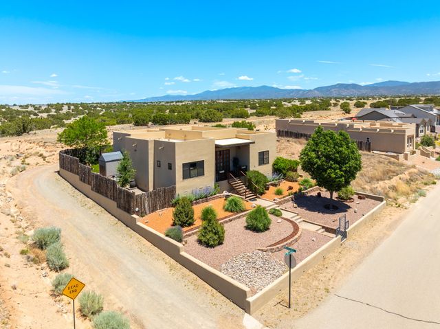 1 Flower Garland, Santa Fe, NM 87508