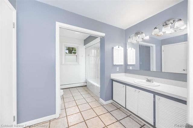 6461 Winans Lake Road, Brighton, MI 48116