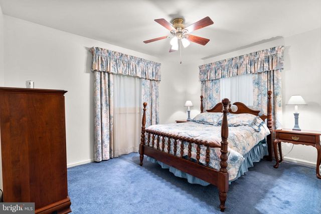 10829 WOODLAND DR, Fairfax, VA 22030