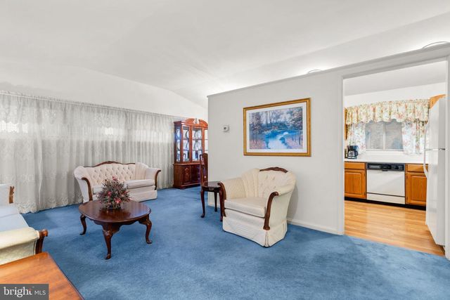 10829 WOODLAND DR, Fairfax, VA 22030