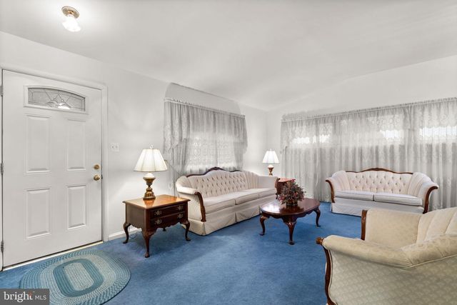 10829 WOODLAND DR, Fairfax, VA 22030