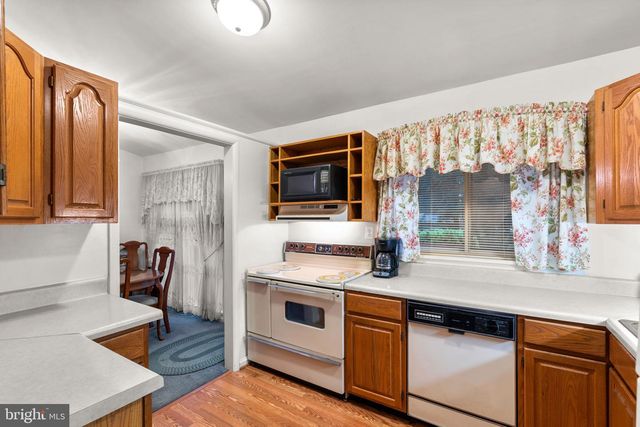 10829 WOODLAND DR, Fairfax, VA 22030
