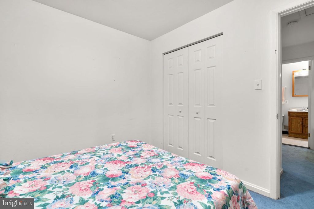 10829 WOODLAND DR, Fairfax, VA 22030