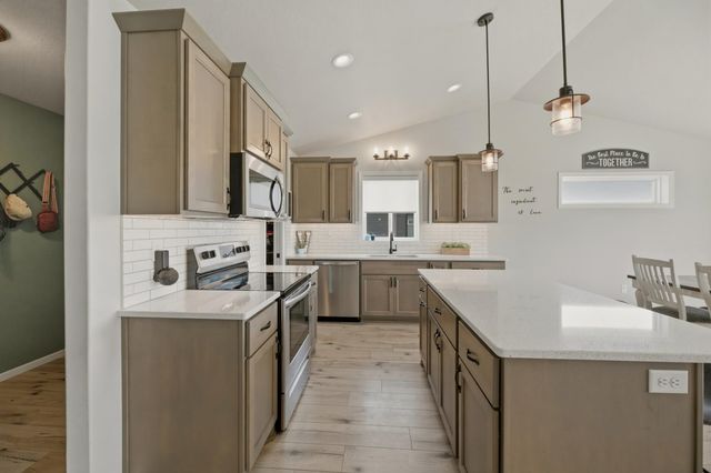 3745 Merrifield Drive S, Fargo, ND 58104