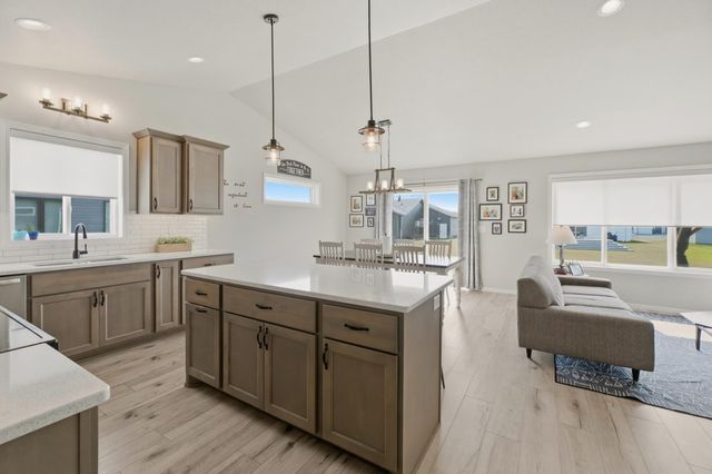 3745 Merrifield Drive S, Fargo, ND 58104