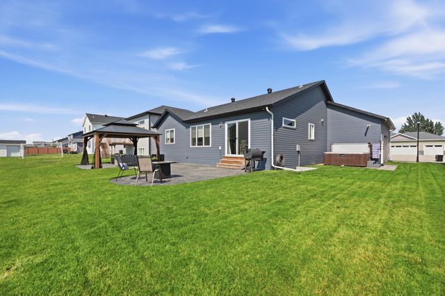 3745 Merrifield Drive S, Fargo, ND 58104