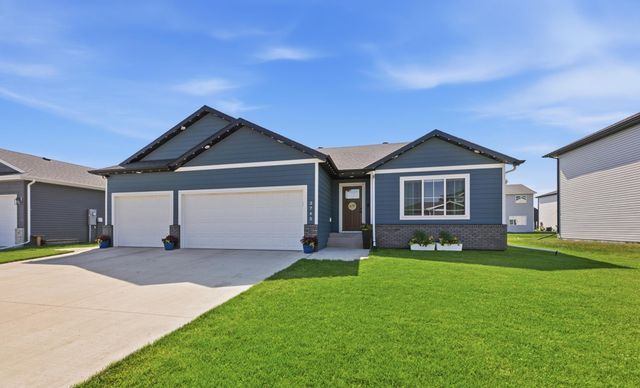 3745 Merrifield Drive S, Fargo, ND 58104