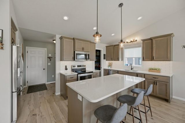 3745 Merrifield Drive S, Fargo, ND 58104