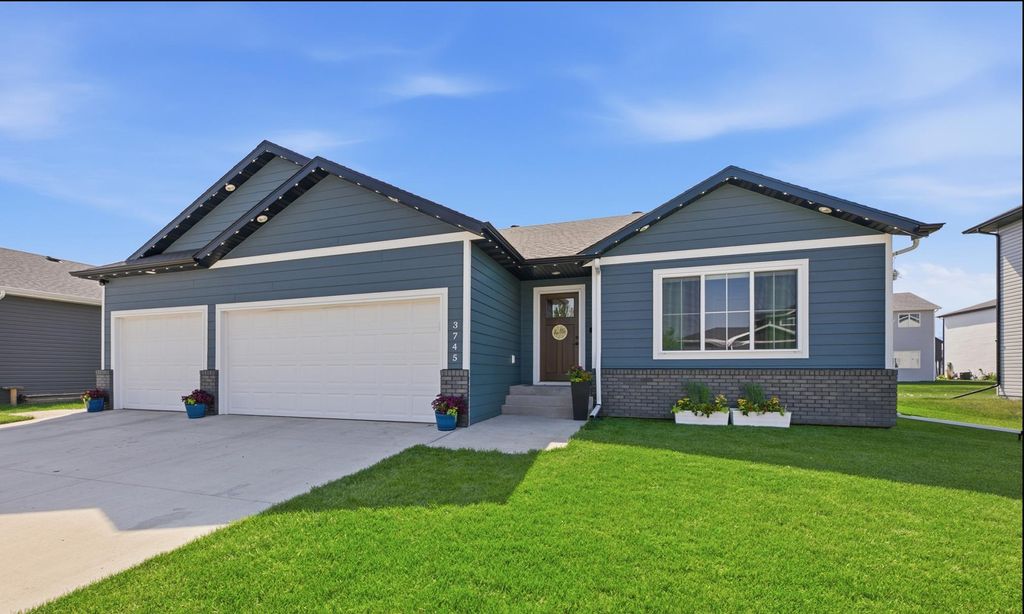 3745 Merrifield Drive S, Fargo, ND 58104