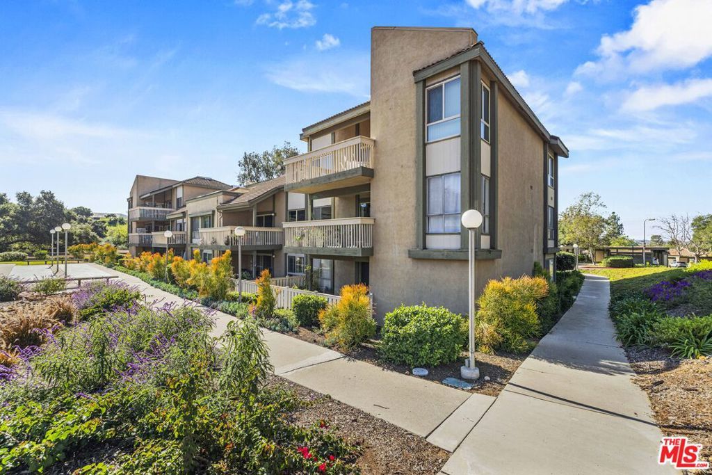824 Pinetree Circle 14, Thousand Oaks, CA 91360 — exterior