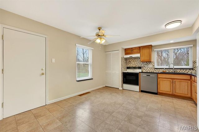 15423 Eaglepass Drive, St Louis, MO 63017