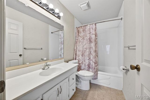 15423 Eaglepass Drive, St Louis, MO 63017