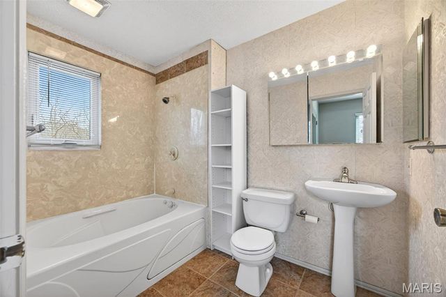 15423 Eaglepass Drive, St Louis, MO 63017