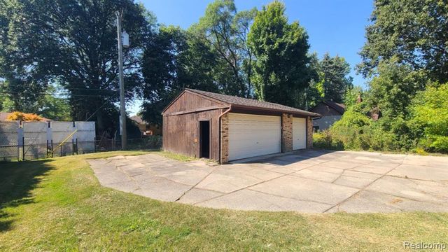 20688 Woodland Street, Harper Woods, MI 48225