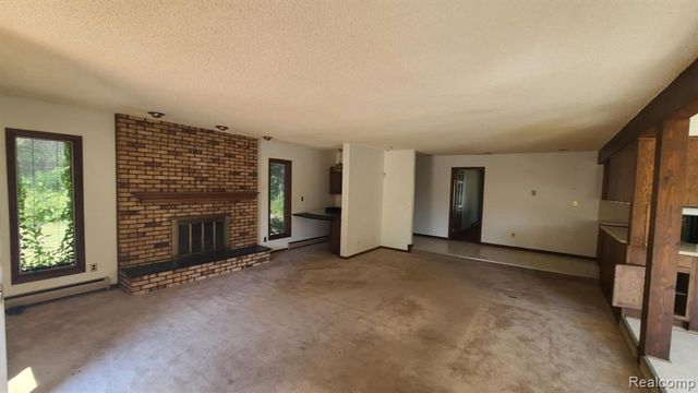 20688 Woodland Street, Harper Woods, MI 48225