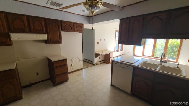 20688 Woodland Street, Harper Woods, MI 48225