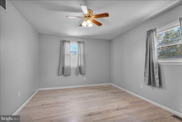 2 DEL SORDO DR, Sicklerville, NJ 08081
