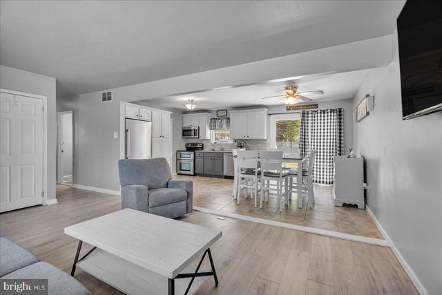 2 DEL SORDO DR, Sicklerville, NJ 08081