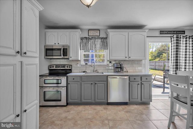 2 DEL SORDO DR, Sicklerville, NJ 08081