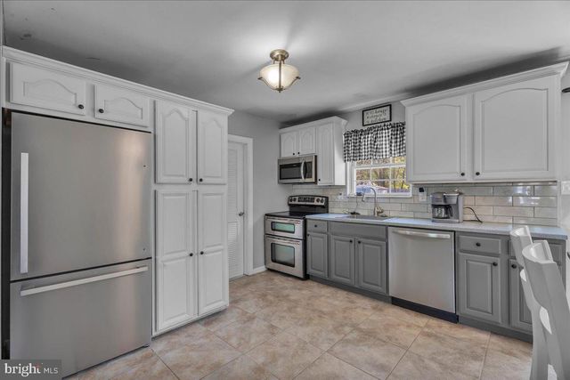 2 DEL SORDO DR, Sicklerville, NJ 08081