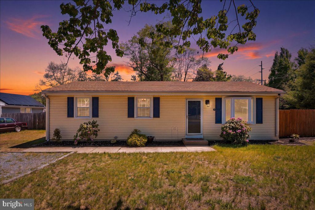 2 DEL SORDO DR, Sicklerville, NJ 08081